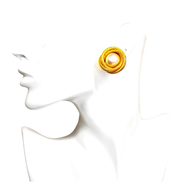 💎CHANEL 24kt Gold Plated Pearl Earrings - Picture 2 of 4